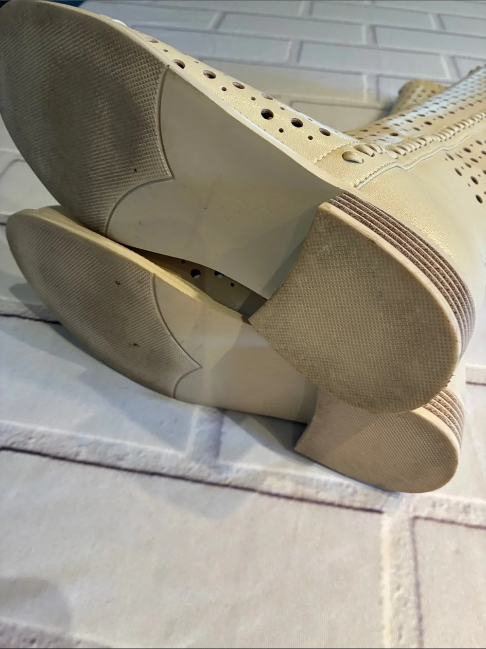 🎉NEW LISTING!🎉Women's Cream Perforated Knee-High Leather Boots